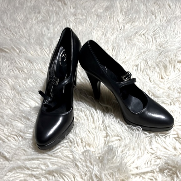 Prada Shoes - Prada mary jane heels 39